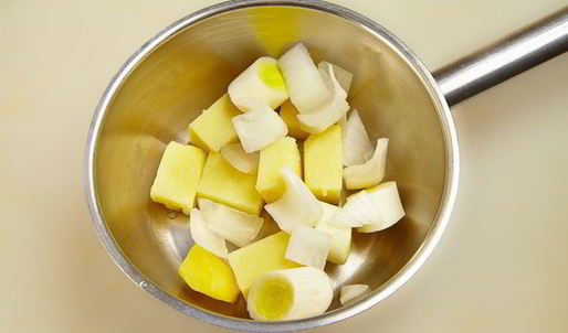 крем-суп из брокколи с лососем