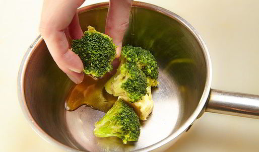 крем-суп из брокколи с лососем