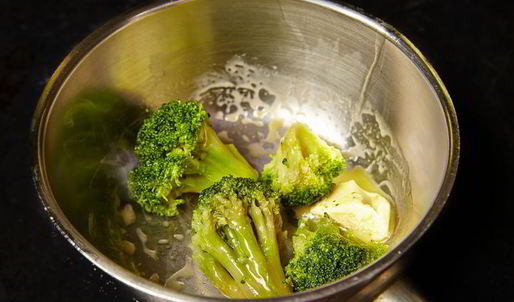 крем-суп из брокколи с лососем