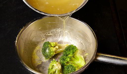 крем-суп из брокколи с лососем