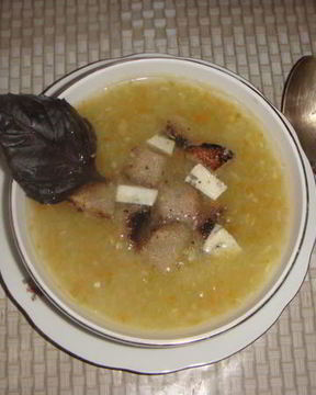 Крем-суп из кабачков с сухариками и сыром