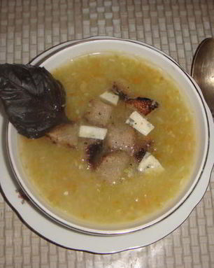 Крем-суп из кабачков с сухариками и сыром