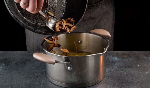 легкий суп с морскими гребешками и шиитаке