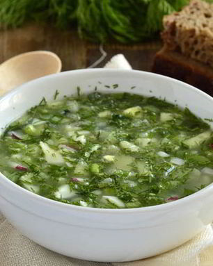 Окрошка на айране со шпинатом и сосисками