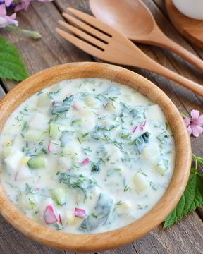 Окрошка на кефире с крапивой и мятой