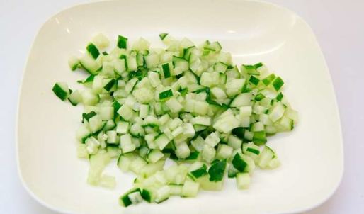 окрошка на сыворотке с колбасой