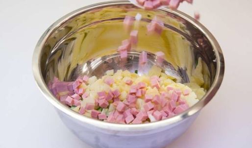 окрошка на сыворотке с колбасой