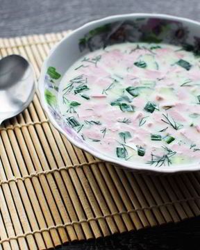 Окрошка на воде с копченой колбасой