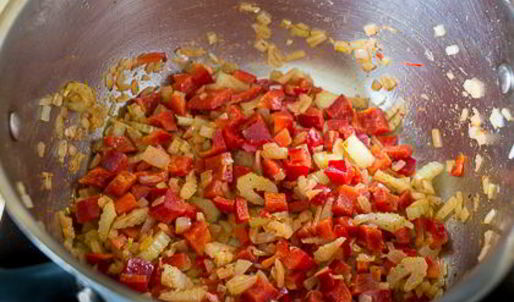 острый суп с курицей и кукурузой