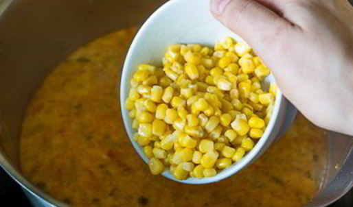 острый суп с курицей и кукурузой