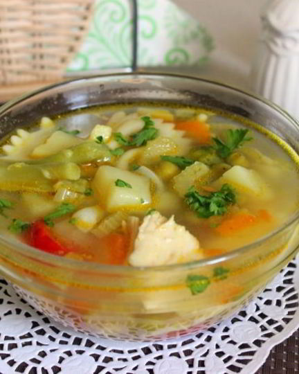 Рецепт куриного супа с овощами и фарфалле