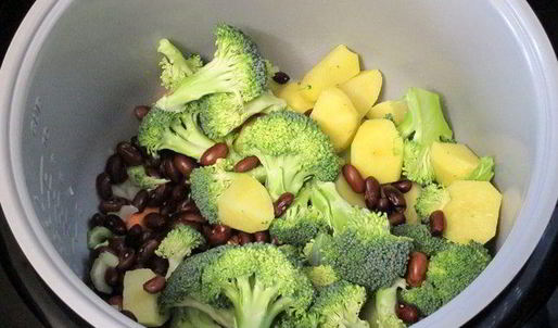 минестроне с чипсами из пармезана