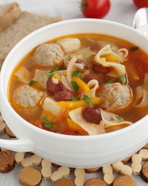 Наваристый суп с фрикадельками и овощами