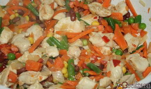 нежный суп с курицей, сыром и овощами