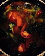 Овощной суп с курицей, брокколи и помидорами