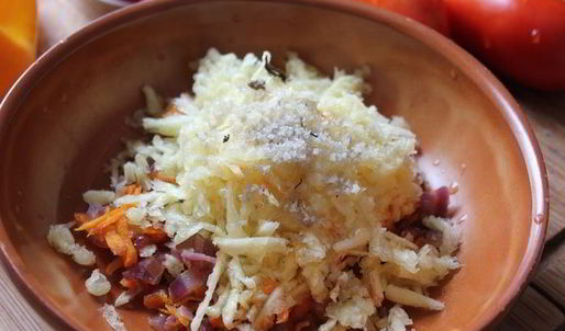 запеченный овощной суп с горгонзолой и шалфеем