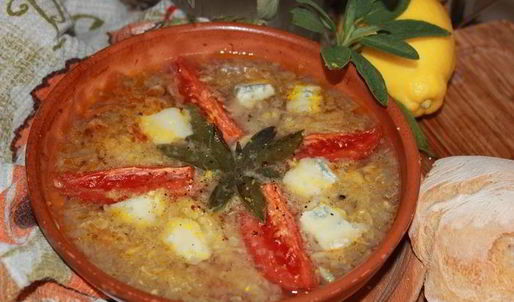 запеченный овощной суп с горгонзолой и шалфеем