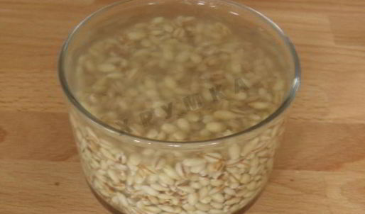 рассольник с копченой колбасой и перловкой