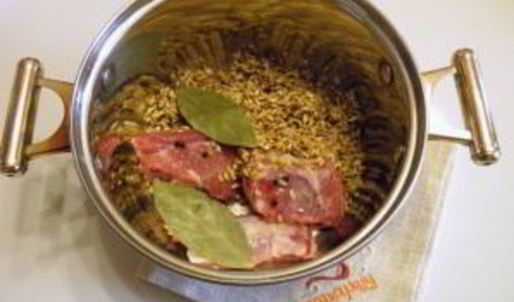 рассольник с перловкой и солеными огурцами