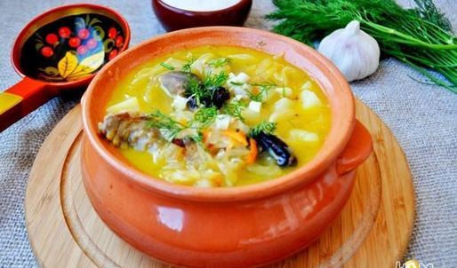 кислые щи с утиными потрошками и черносливом