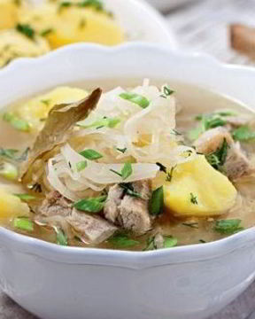 Щи из кислой капусты со свининой