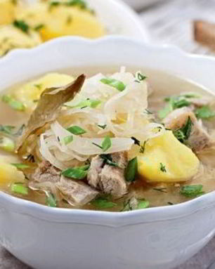 Щи из кислой капусты со свининой