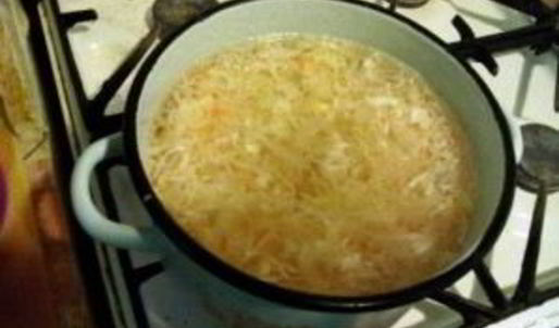 щи из квашеной капусты с тушенкой