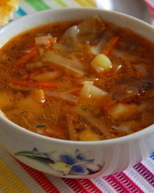 Щи из свежей капусты с баклажанами