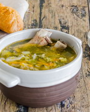 Щи из свежей капусты со свининой