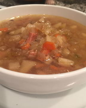 Щи на мясном бульоне