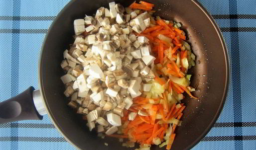 свежие щи с грибами