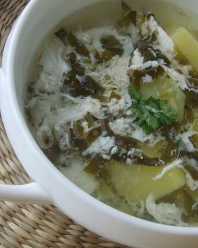 Зеленые щи из щавеля с яйцом без мяса