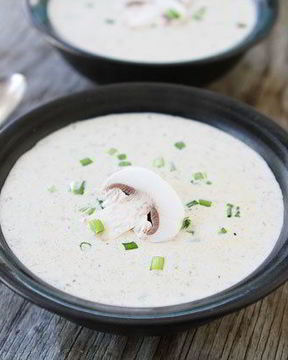 Сливочный крем-суп из шампиньонов с гренками