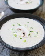 Сливочный крем-суп из шампиньонов с гренками