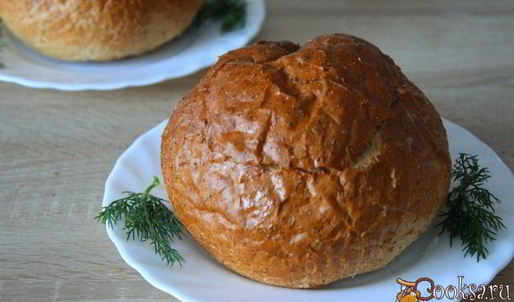 сливочный суп с курицей и грибами в хлебном горшочке