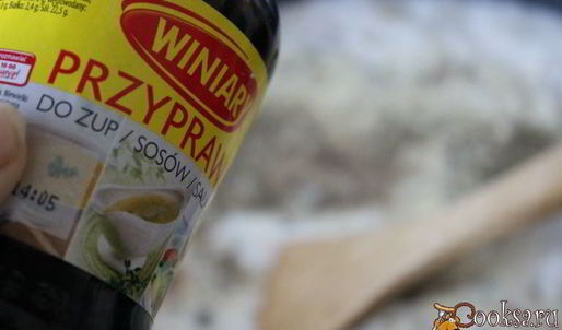 сливочный суп с курицей и грибами в хлебном горшочке