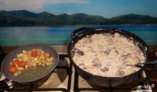 грибная солянка с картошкой и сметаной