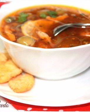 Сборная солянка на курином бульоне