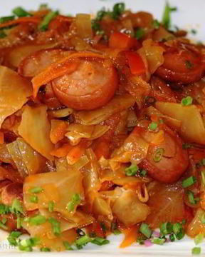 Солянка из капусты с сосисками
