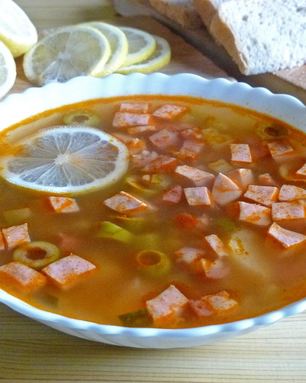 Солянка классическая с колбасой