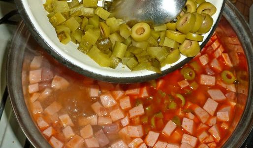 солянка классическая с колбасой