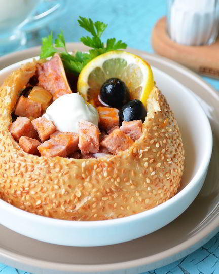 Рецепт солянка с копченостями в хлебе