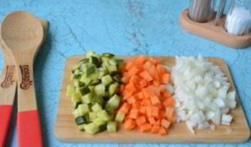 солянка с копченостями в хлебе