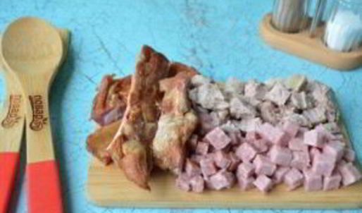 солянка с копченостями в хлебе