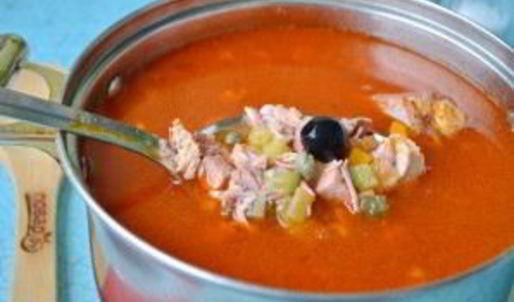 солянка с копченостями в хлебе