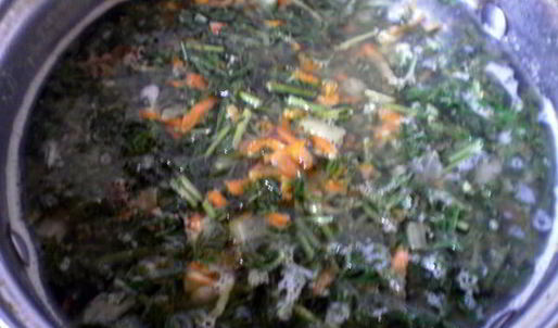 суп из свекольных листьев и морковной ботвы