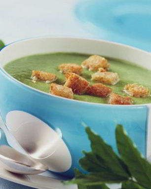 Суп-крем из шпината с чесночными крутонами