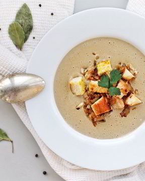 Суп-пюре из белых грибов с домашней курочкой