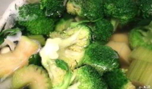 суп-пюре из брокколи с плавленым сыром