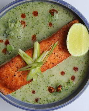 Суп-пюре из брокколи с семгой